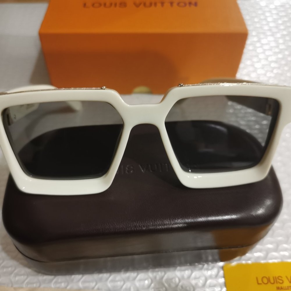 Louis Vuitton sunglasses ~~unisex